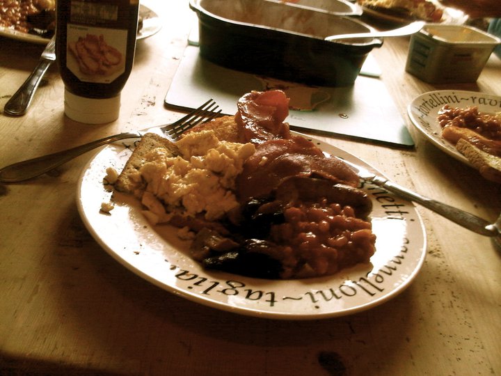 a prime example of an english breakfast