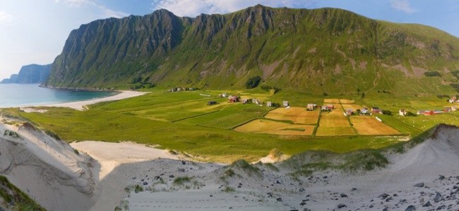 a beautiful scene of mountains and the sea