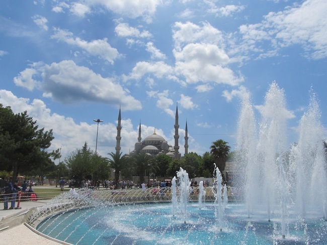 the iconic blue mosque in istanbul