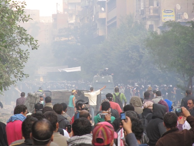 protesters fighting police in egypt