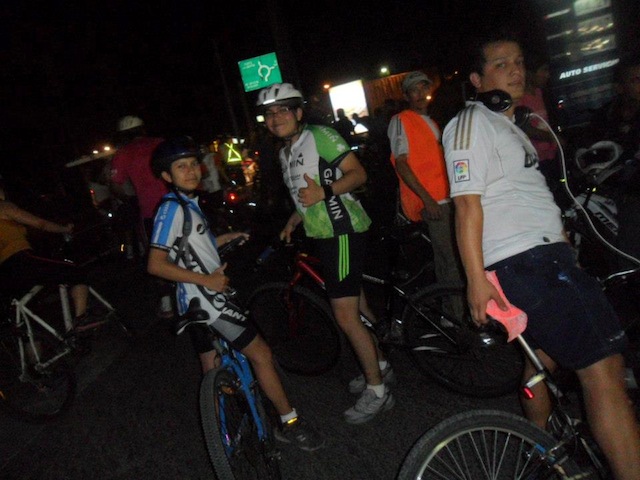 night tour by bike in san salvador