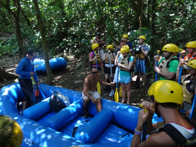 learning how to go rafting in costa rica