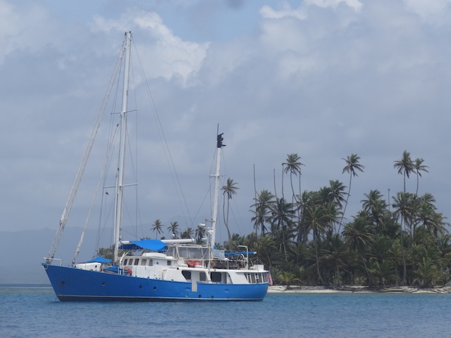 Yacht Independence in the San Blas Islands