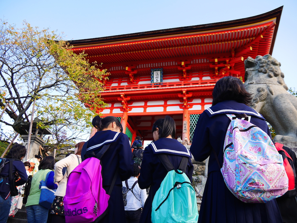 japanese students at kiyomizu-dera