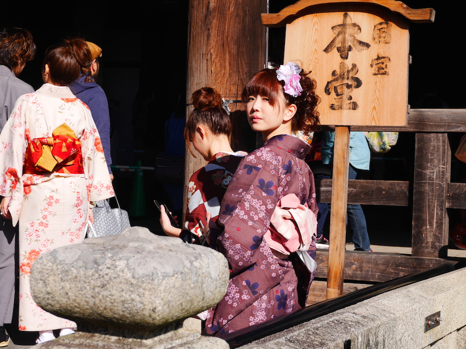japanese-girl-kimono-kiyomizu-dera