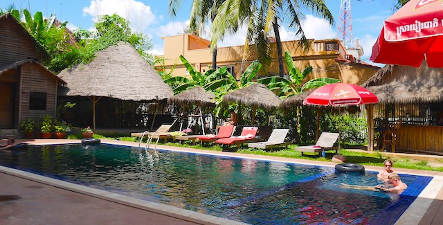 cambodia-hostel-pool